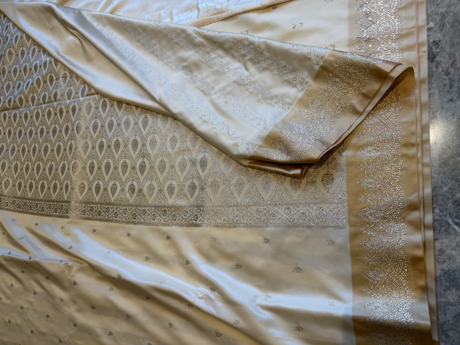 Pearl Mushroo Silk Banarasi Saree with Scallop Border — Banarasi, Mushroo Silk, Varanasi, Uttar Pradesh, view 6