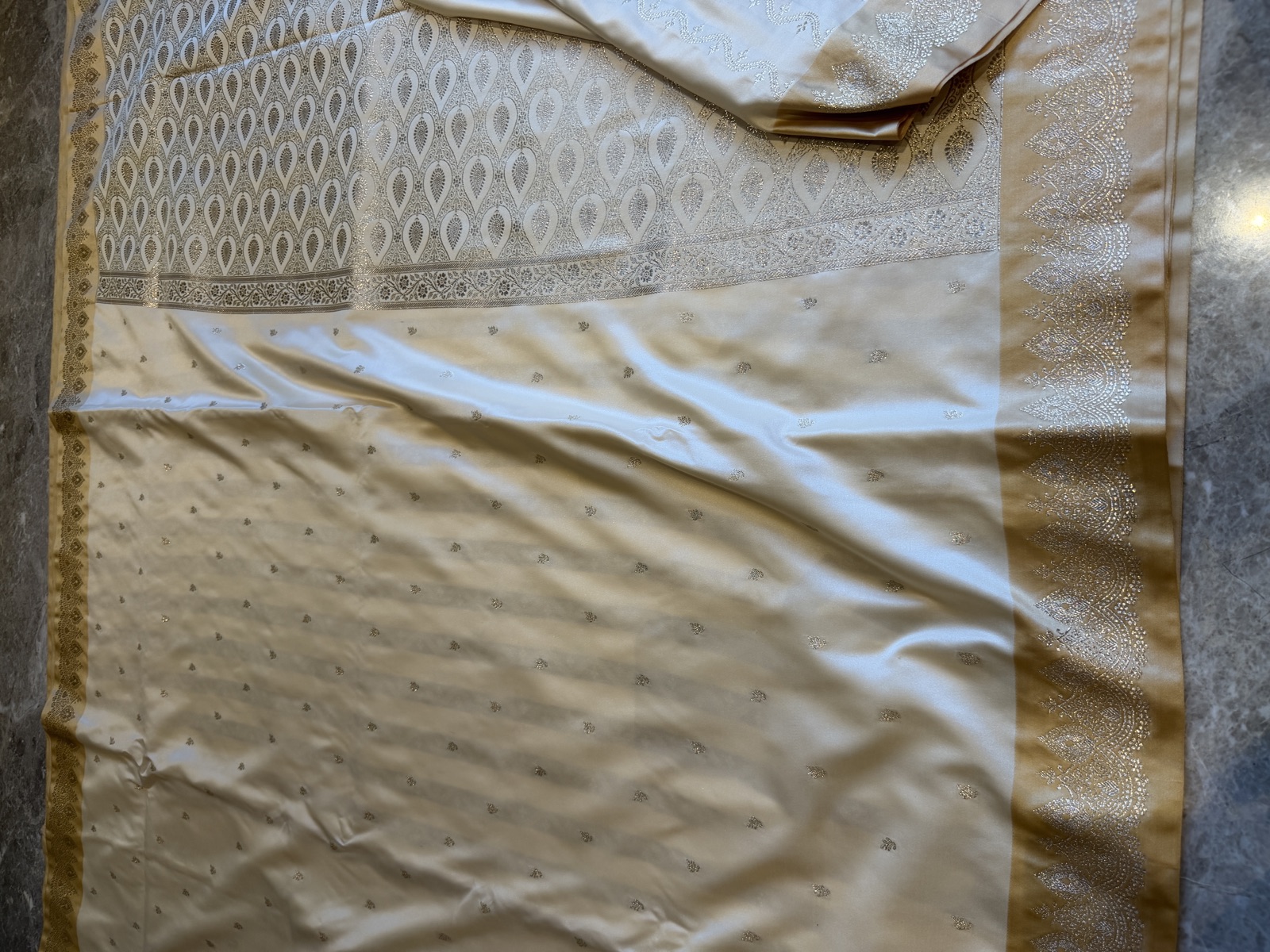 Pearl Mushroo Silk Banarasi Saree with Scallop Border — Banarasi, Mushroo Silk, Varanasi, Uttar Pradesh, view 7