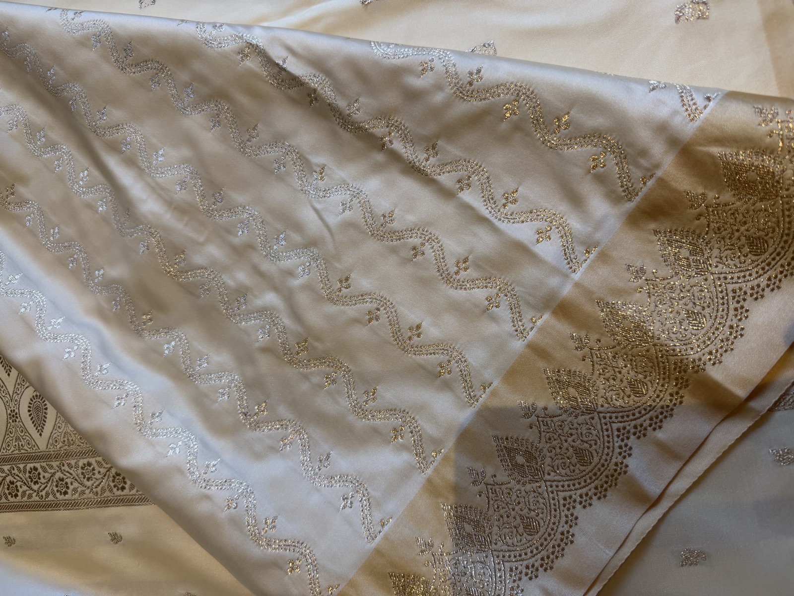 Pearl Mushroo Silk Banarasi Saree with Scallop Border — Banarasi, Mushroo Silk, Varanasi, Uttar Pradesh, view 9