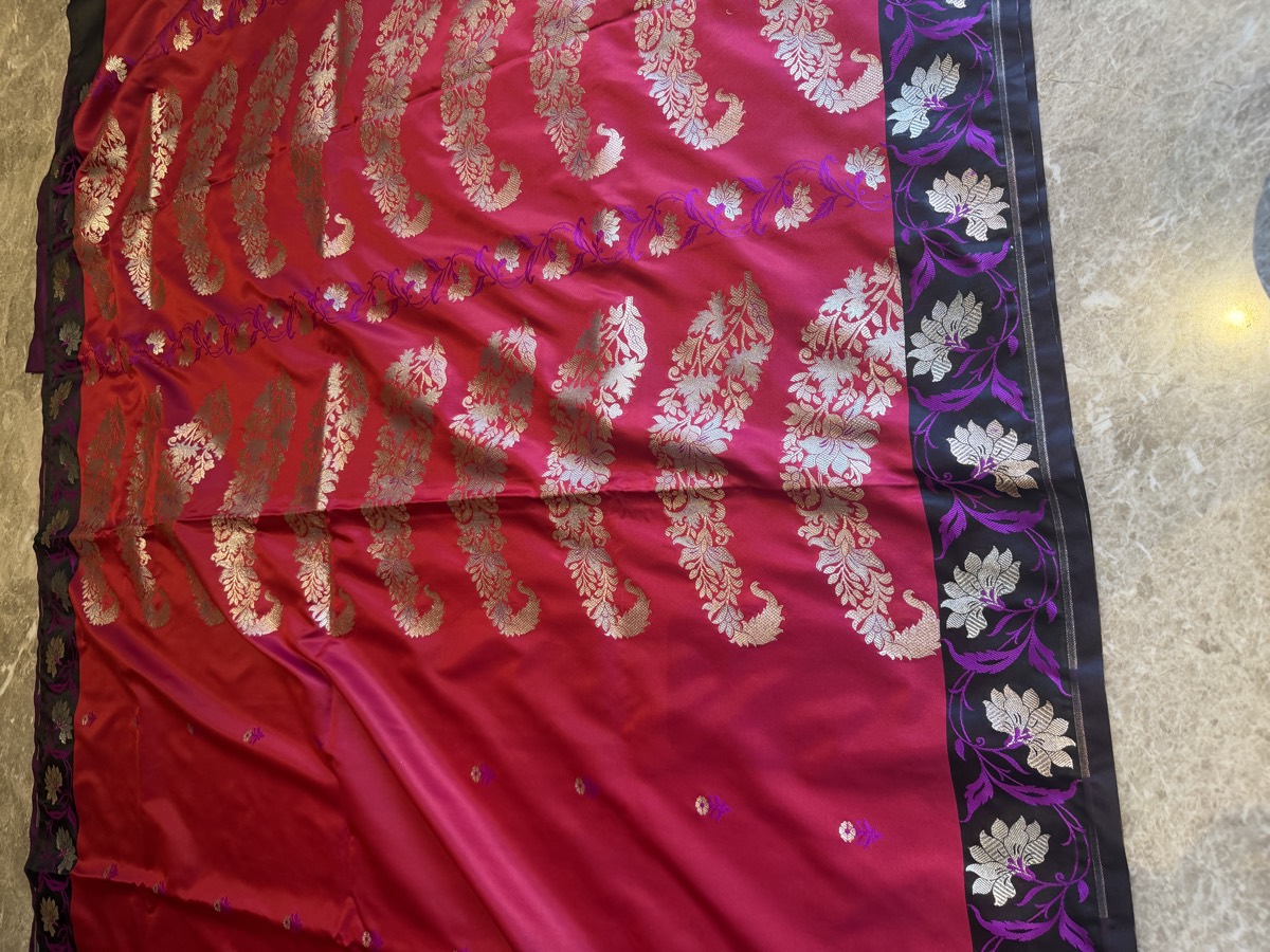 Red Mushroo Silk Handloom Banarasi Saree with Black Contrast Border — Banarasi, Mushroo Silk, Varanasi, Uttar Pradesh, view 6