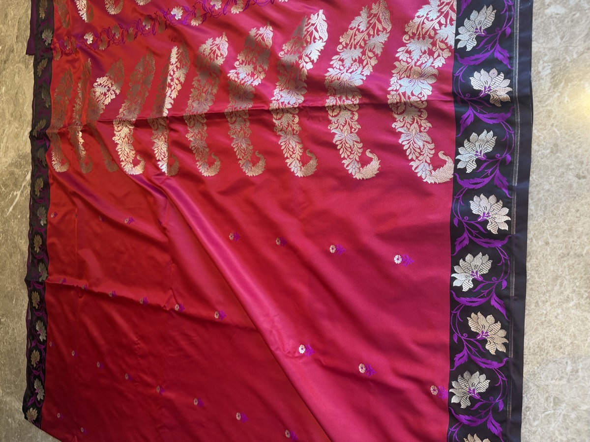 Red Mushroo Silk Handloom Banarasi Saree with Black Contrast Border — Banarasi, Mushroo Silk, Varanasi, Uttar Pradesh, view 7