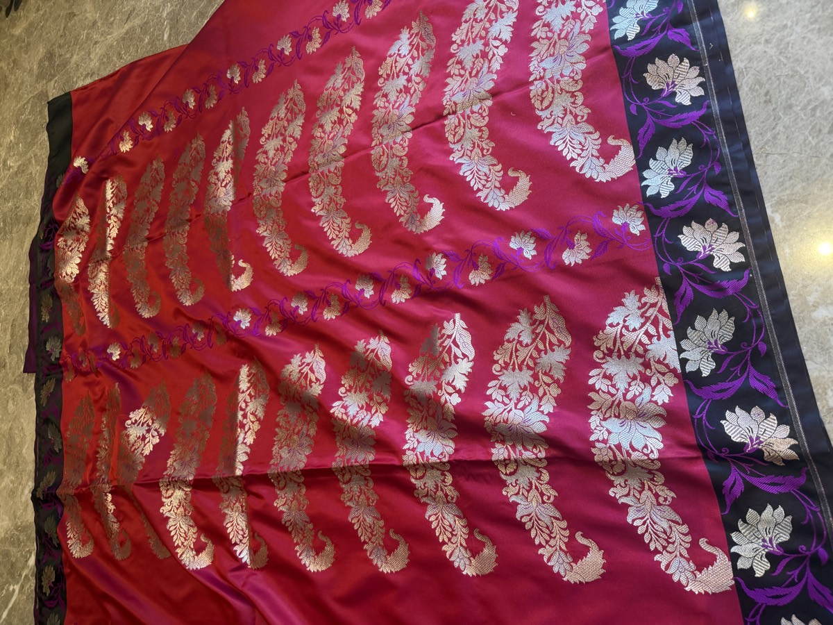 Red Mushroo Silk Handloom Banarasi Saree with Black Contrast Border — Banarasi, Mushroo Silk, Varanasi, Uttar Pradesh, view 9