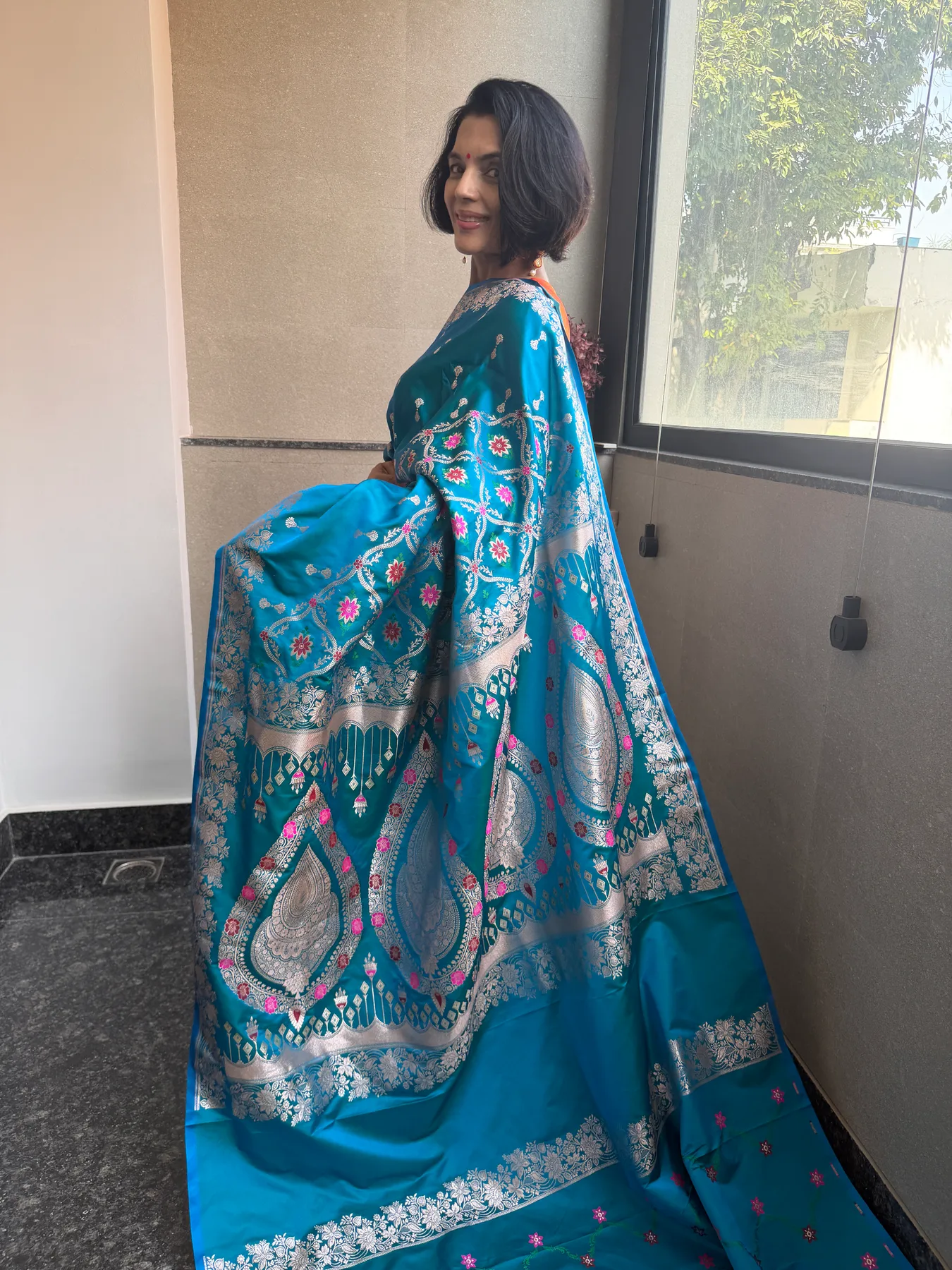 Teal Dual-Tone Mushroo Silk Grand Pallu Banarasi Saree with Silver-Tone Zari — Banarasi, Mushroo Silk, view 5